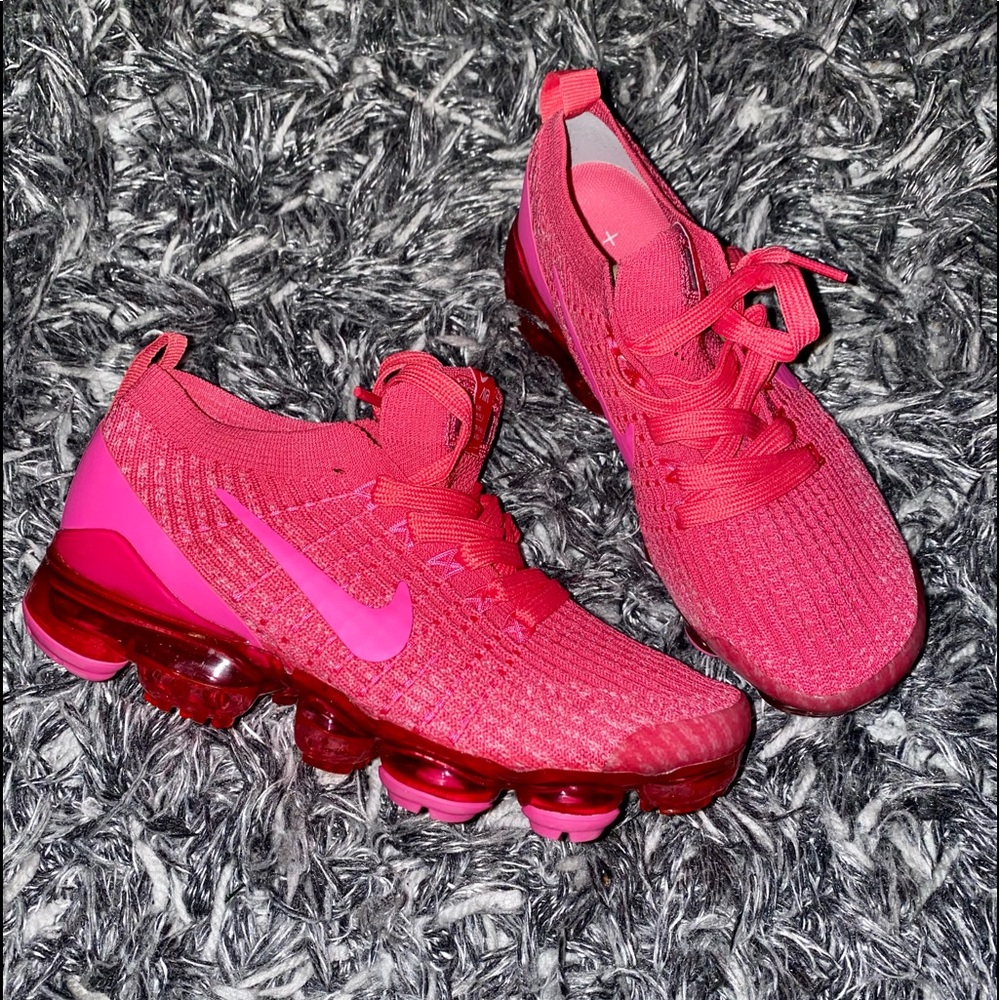Air Vapormax triple pink